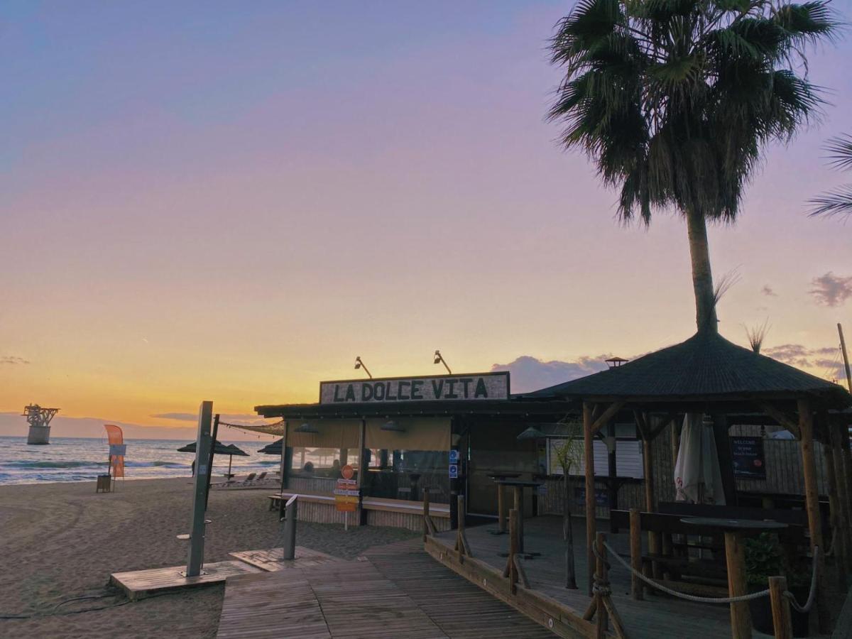 Lujo En Banana Beach Primera Linea De Playa マルベーリャ エクステリア 写真