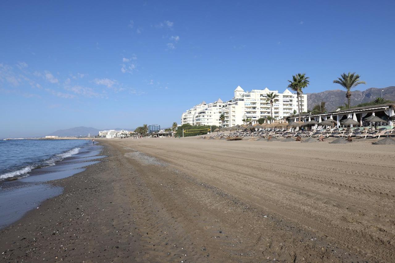 Lujo En Banana Beach Primera Linea De Playa マルベーリャ エクステリア 写真